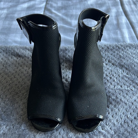 Shoes - Picture 3 of 4